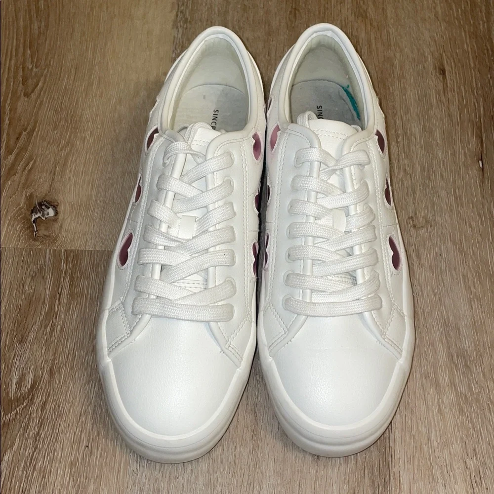 Sincerely‎ Jules White Sneakers with metallic Pink Heart Details. Size 9.